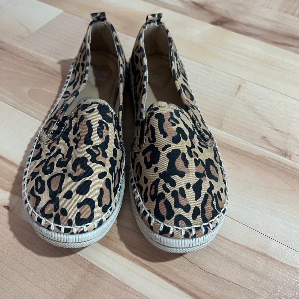 Super cute Rocketdog Slip-on Cheetah Print Shoes (sz 7.5)